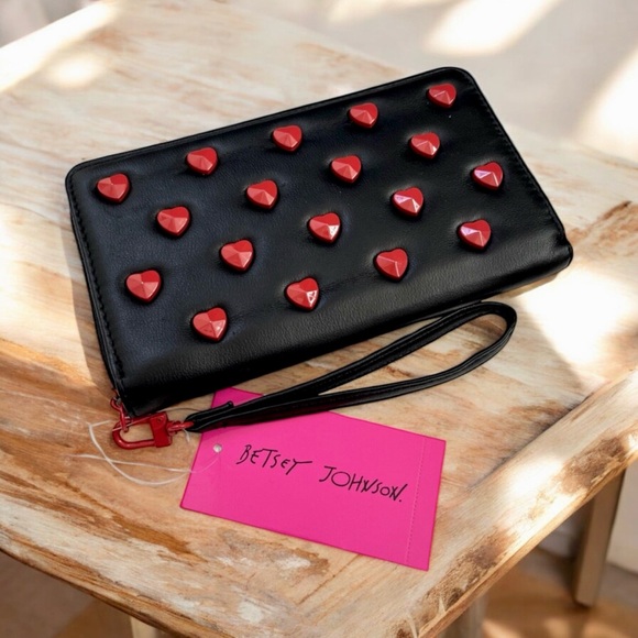 Betsey Johnson Handbags - Betsey Johnson Adorable Heart Wallet Wristlet NWT